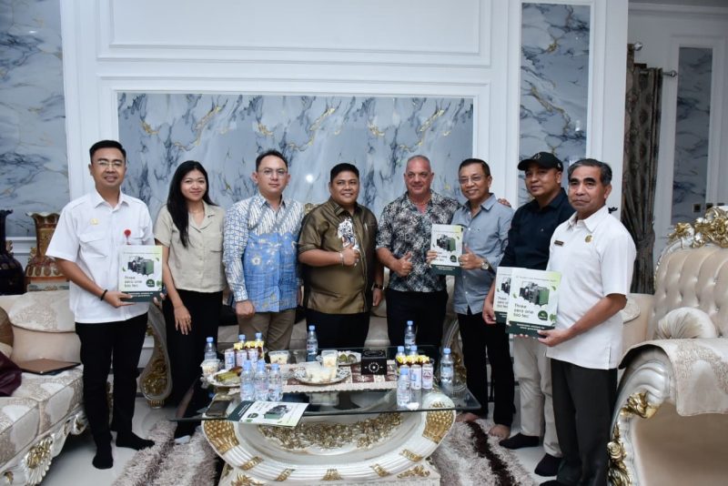 Wali Kota Bima, H. A. Rahman, menerima audiensi dari Direktur PT Three Zero One Bio Tec, Roberto Candido
